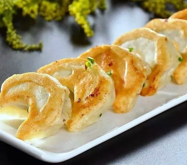 15. 锅贴 Roast Pork Dumplings
